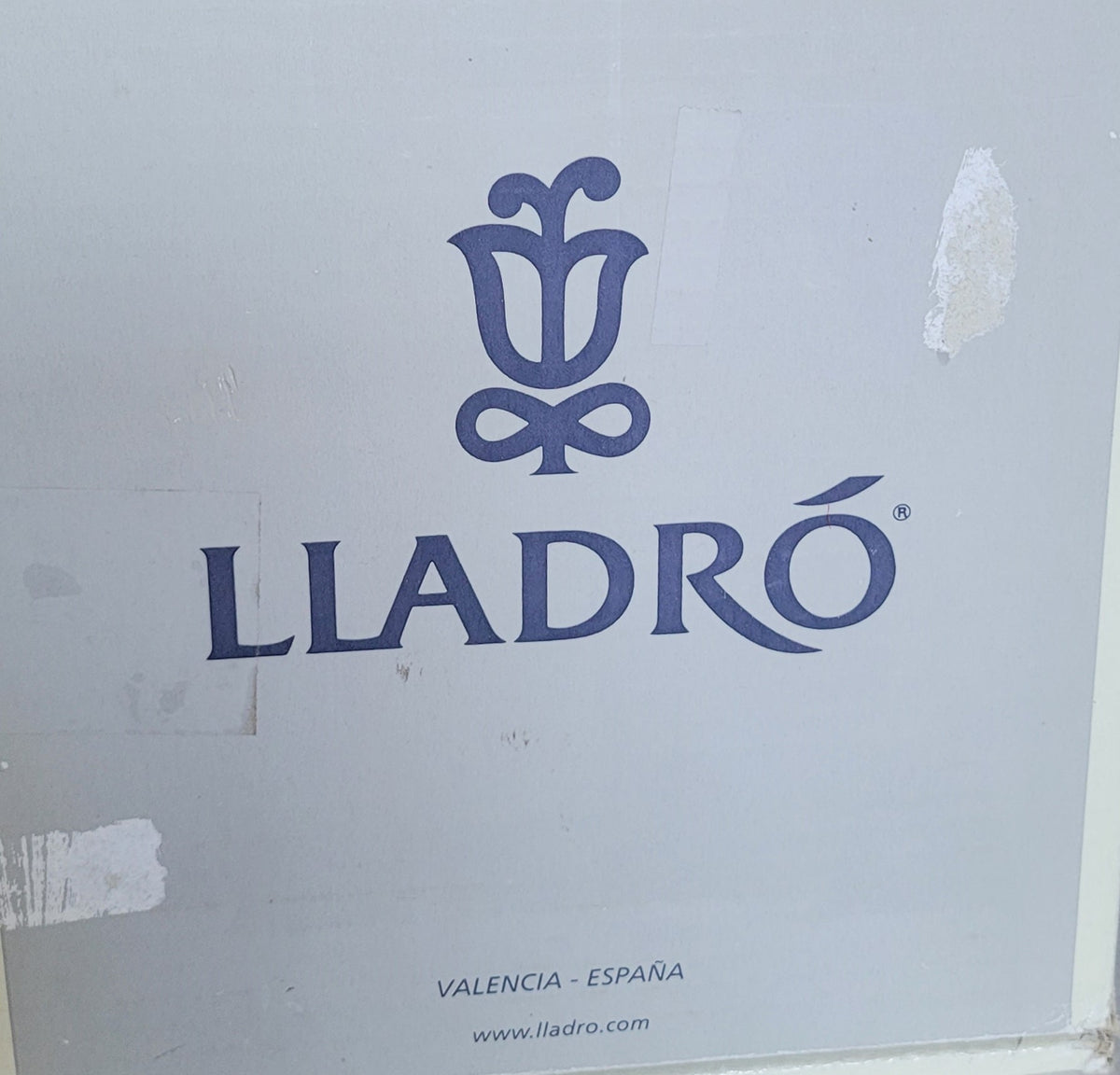 The Artistry of Lladró Figurines: A Timeless Elegance – Good Find Stores