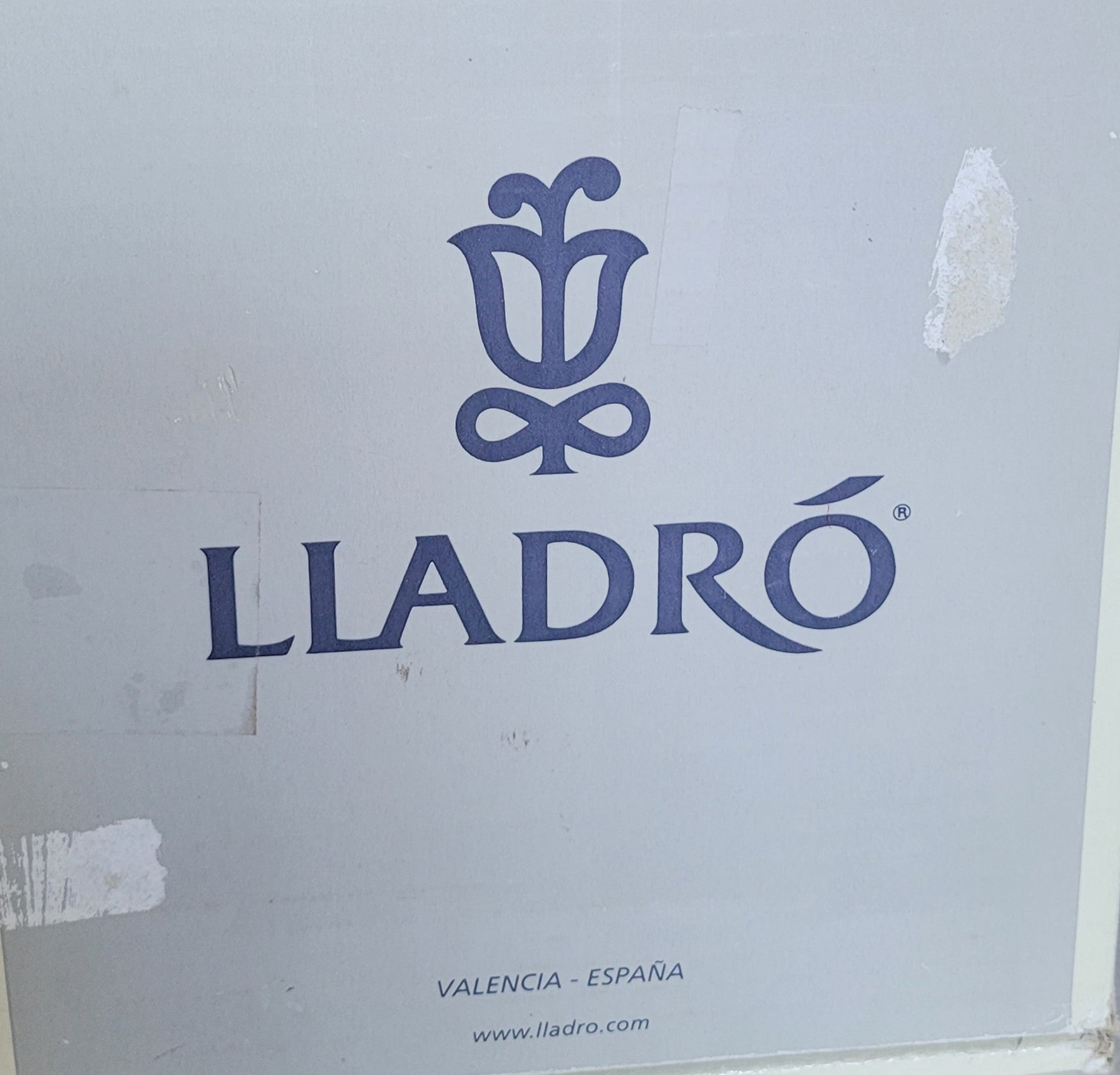 The Artistry of Lladró Figurines: A Timeless Elegance