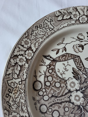 Wedgewood Beatrice dinner plate, circa 1879
