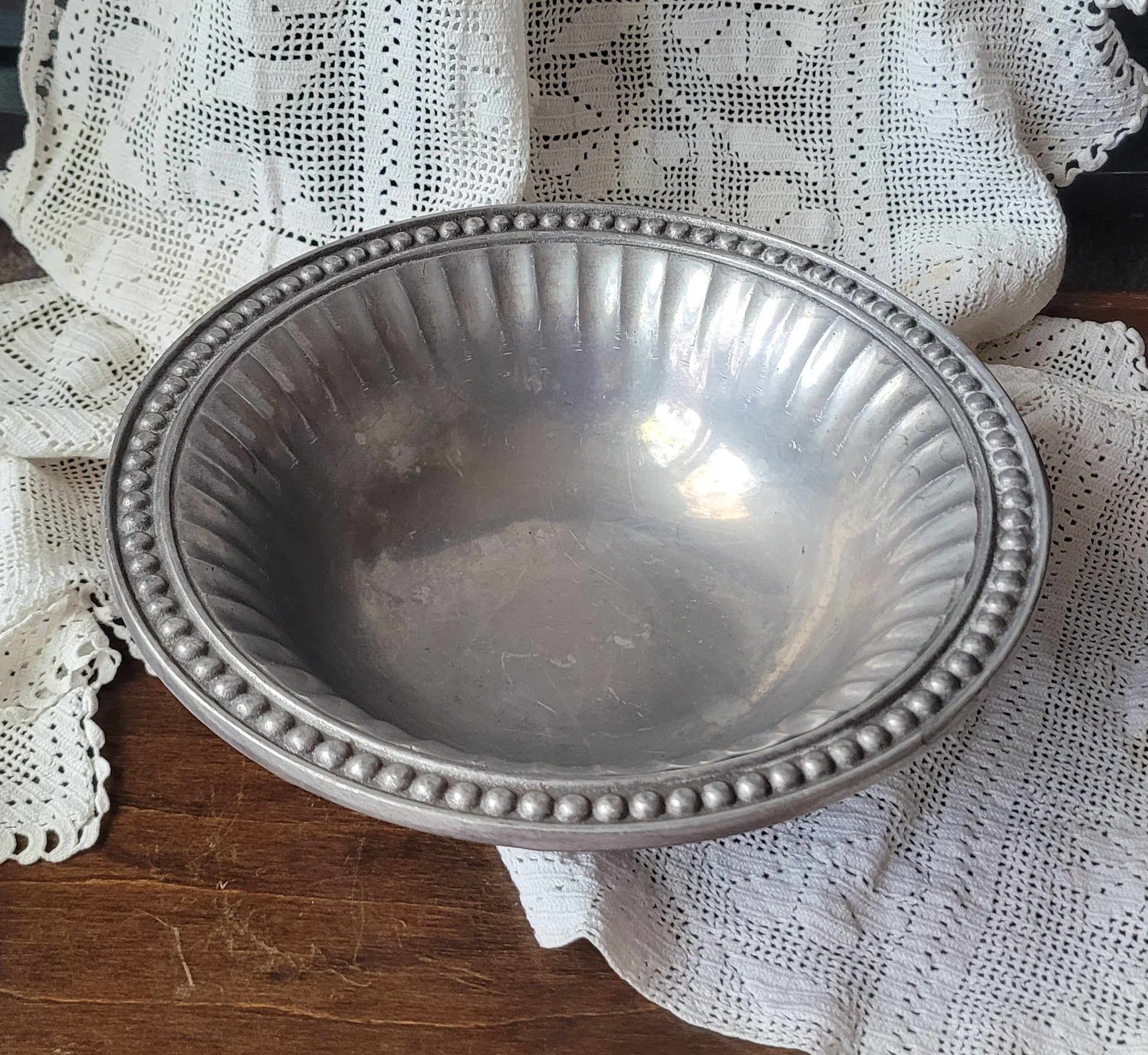 Vintage Wilton Co. bowl 9"