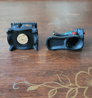 Vintage Metal Sewing Machine and Oven Shakers