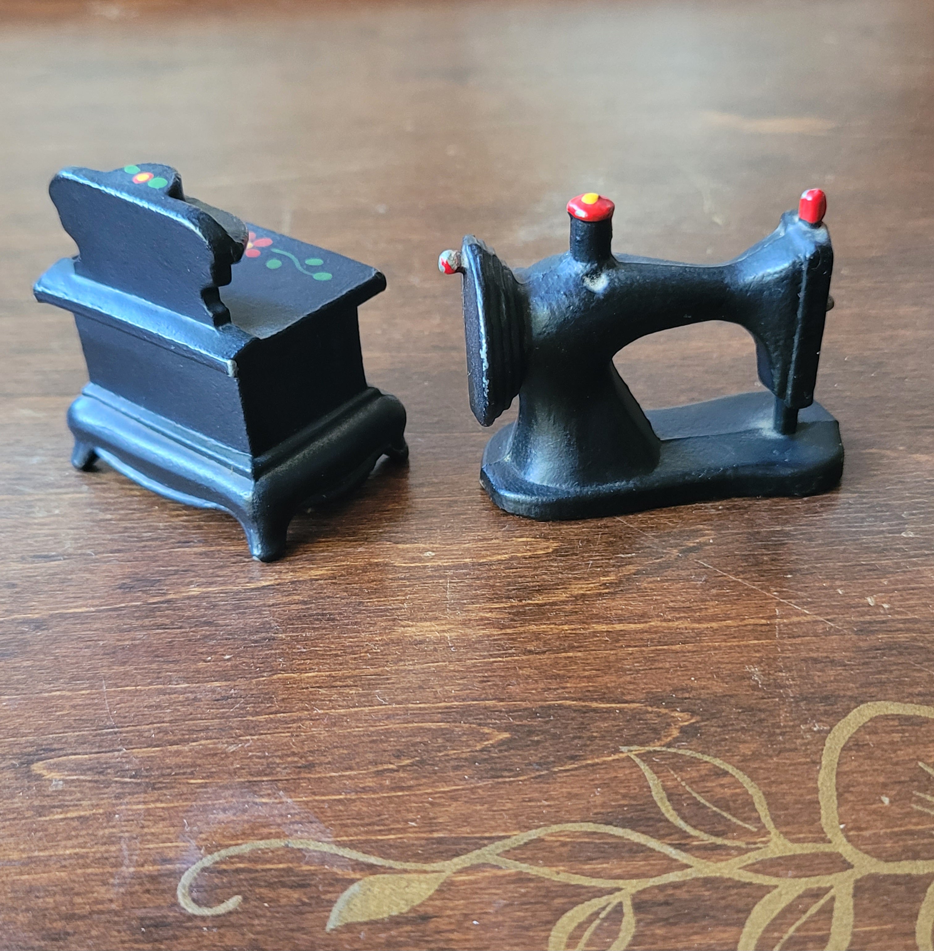 Vintage Metal Sewing Machine and Oven Shakers