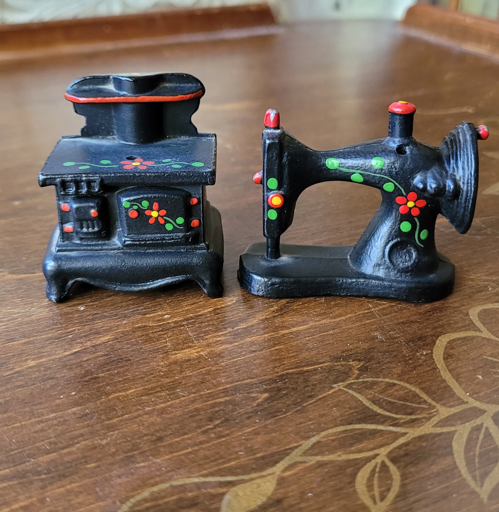 Vintage Metal Sewing Machine and Oven Shakers