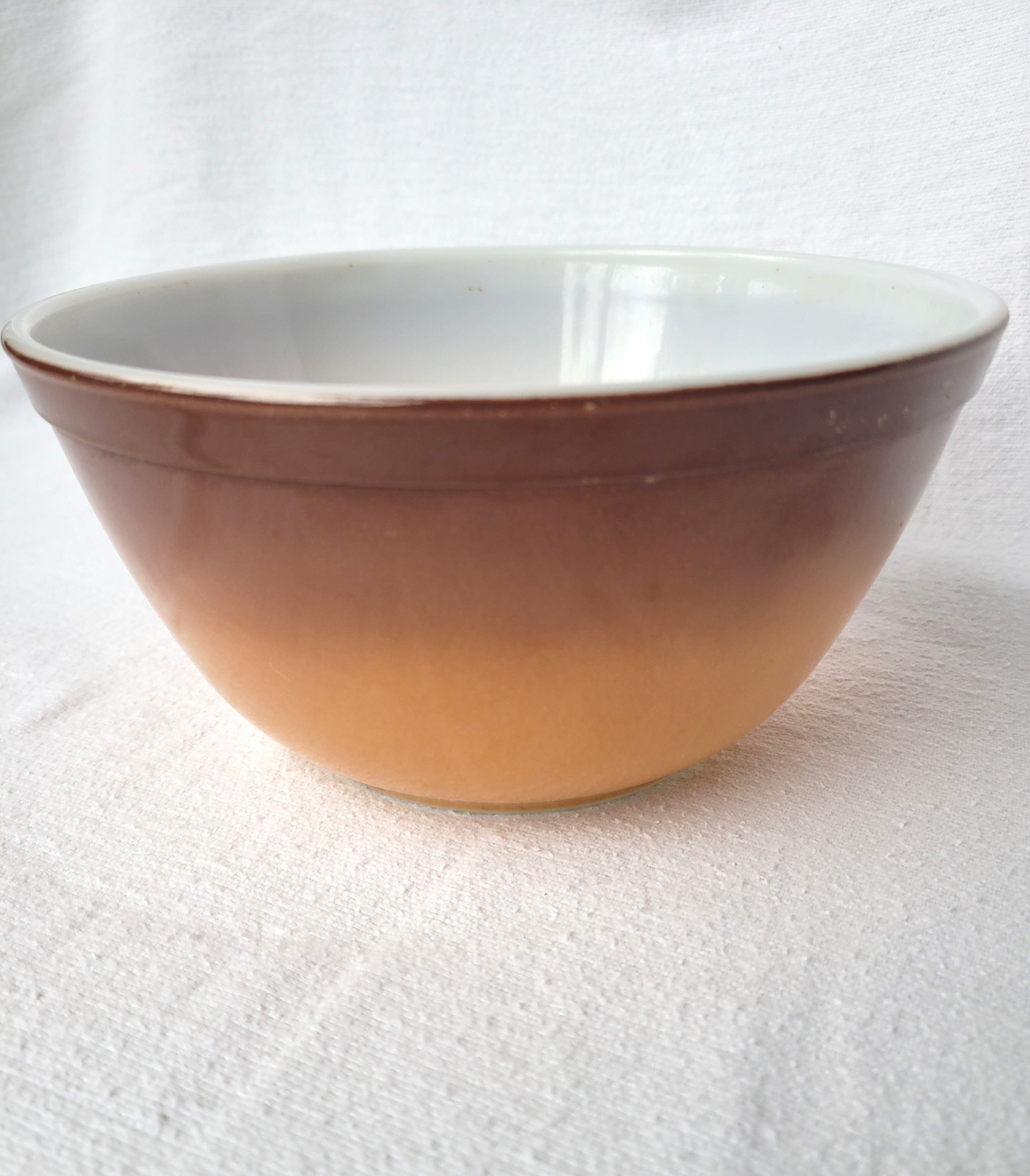 Old Orchard Pyrex 7" Mixing Bowl