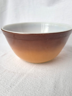 Old Orchard Pyrex 7" Mixing Bowl