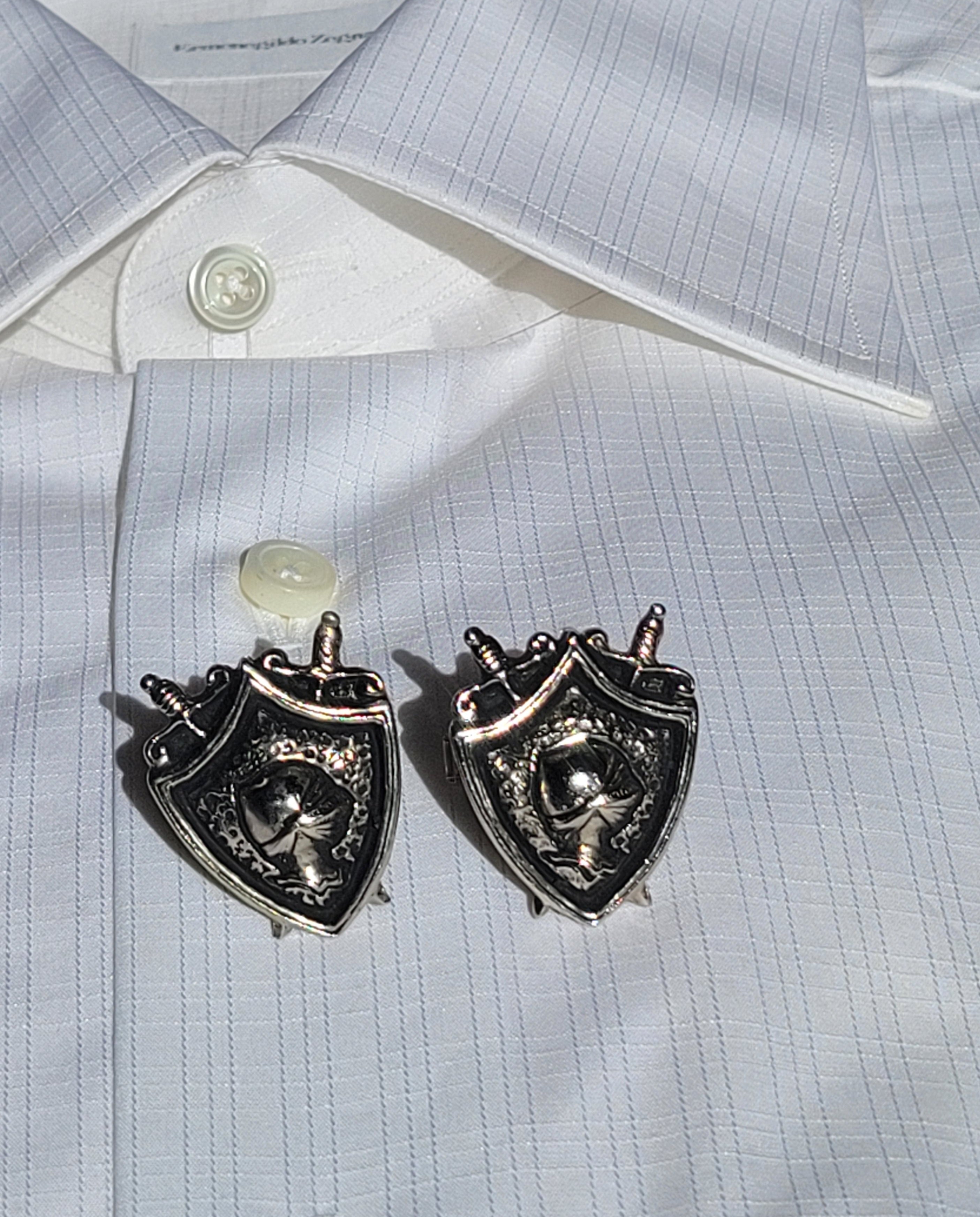 Vintage Coat-of-Arms Handsom Cyvra Cufflinks