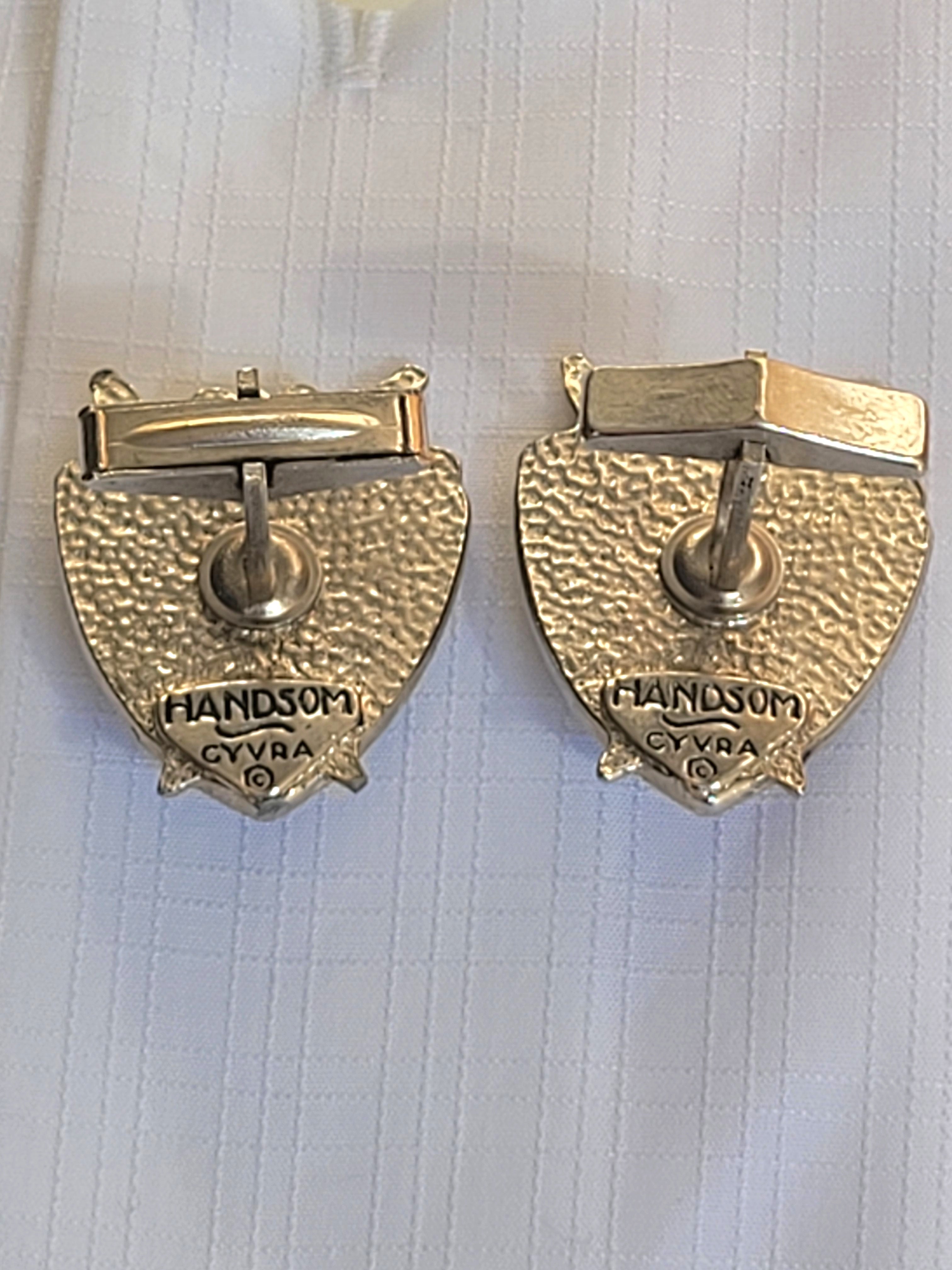 Vintage Coat-of-Arms Handsom Cyvra Cufflinks