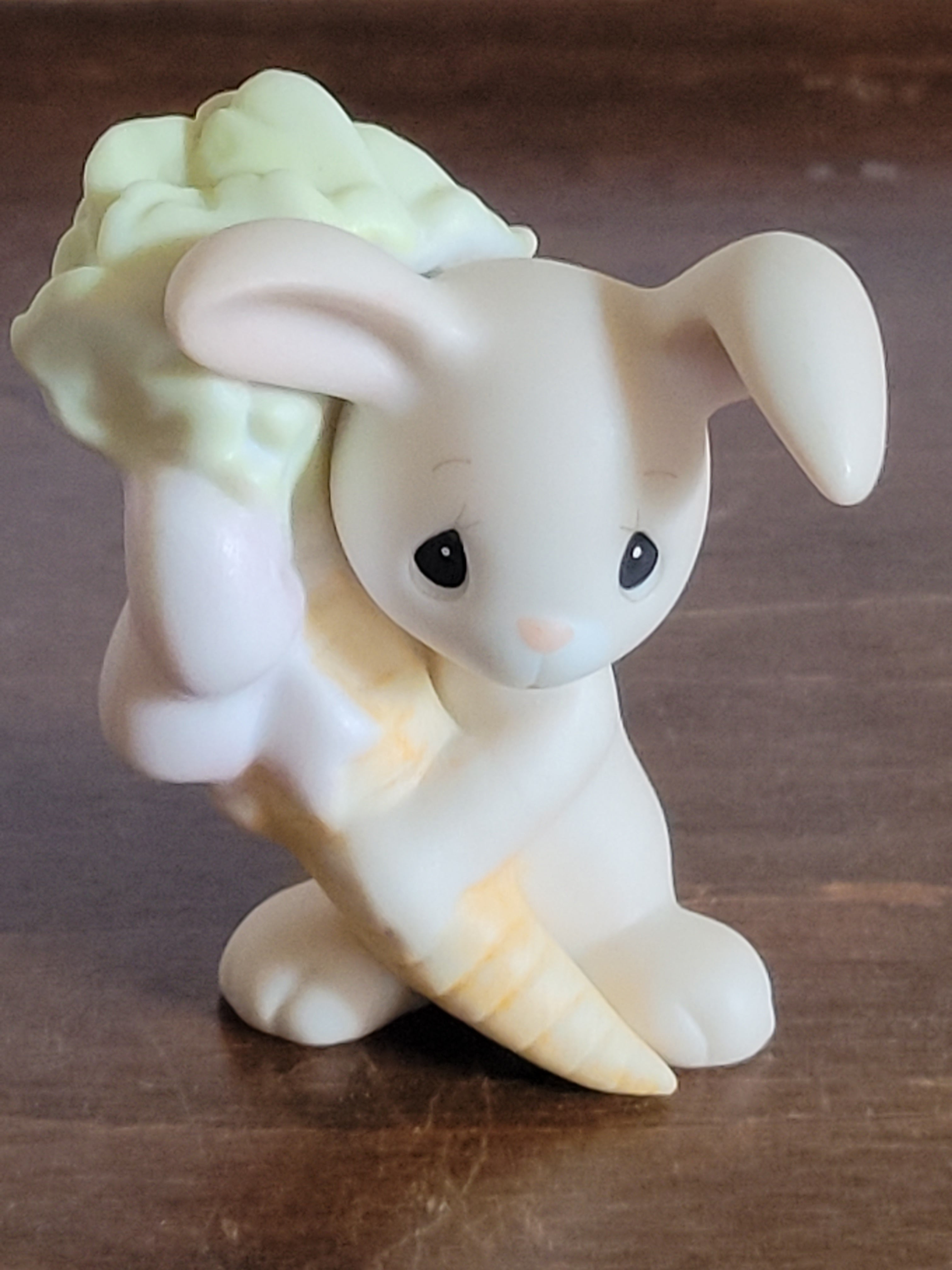1982 Enesco Figurine Rabbit with Carrot E-9267C