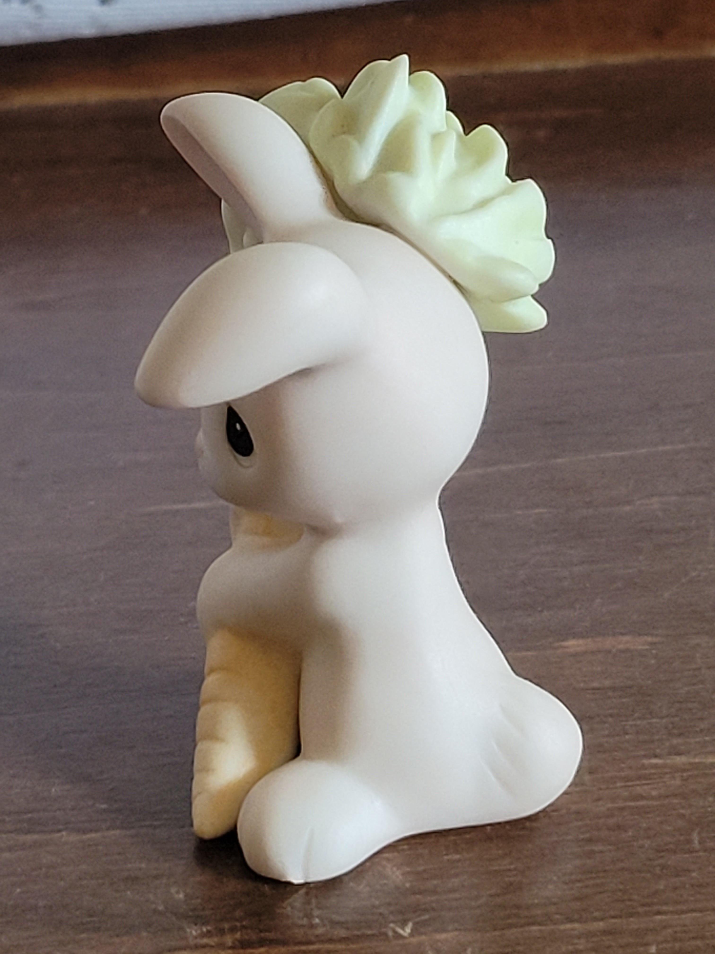 1982 Enesco Figurine Rabbit with Carrot E-9267C