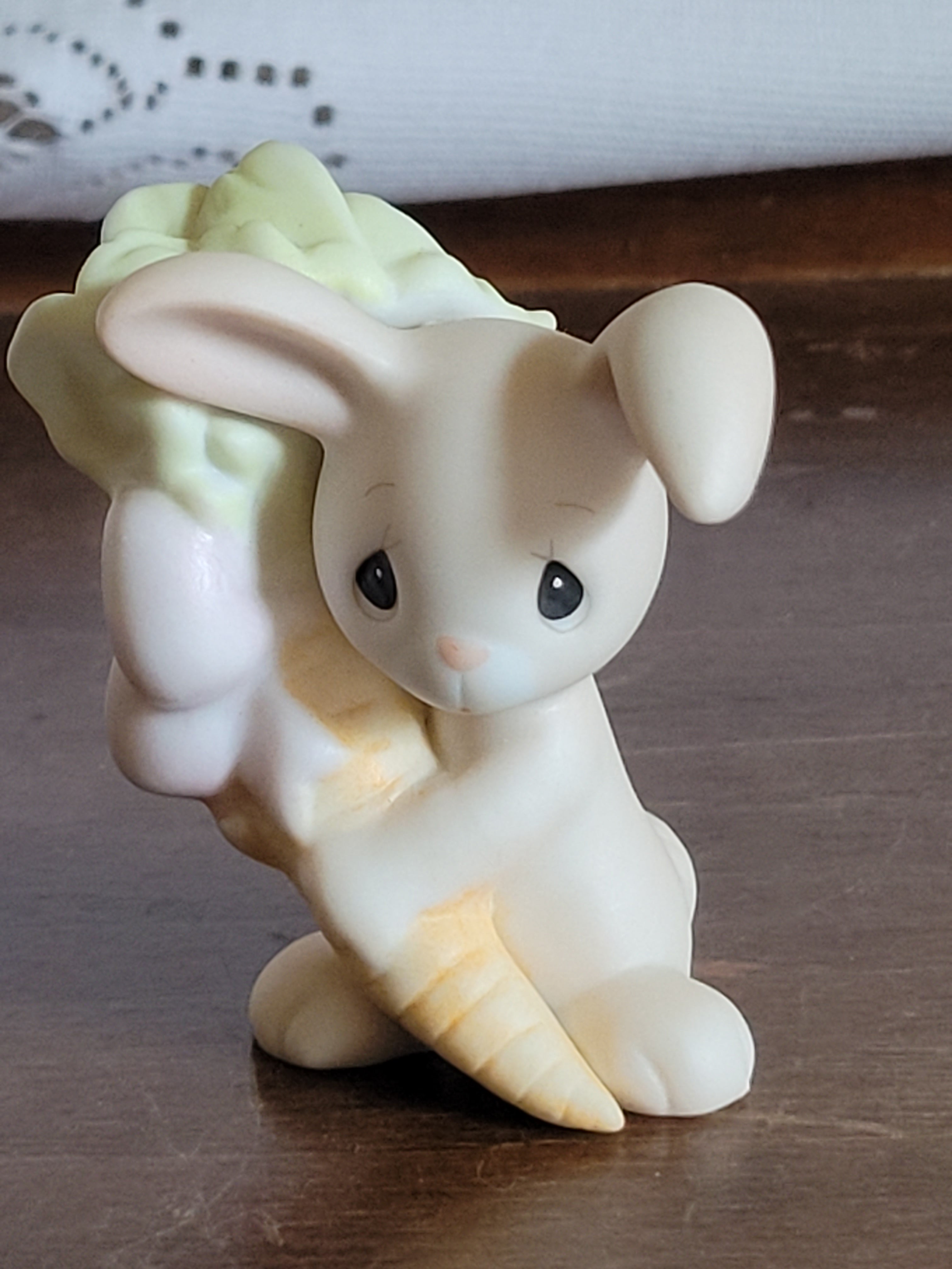 1982 Enesco Figurine Rabbit with Carrot E-9267C