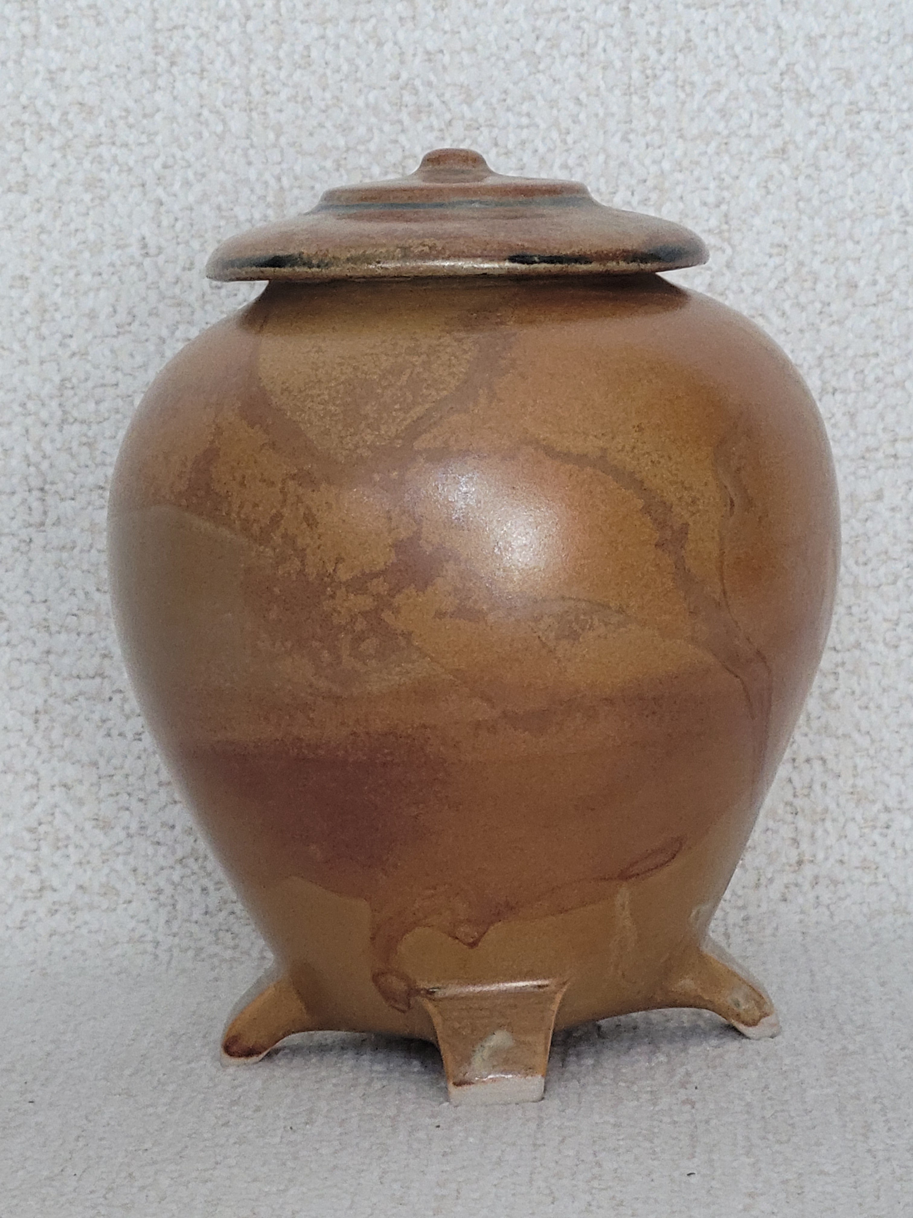 Fine ceramic vase / jar by Allen Anderson