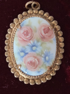 Vintage hand-painted cabochon floral pendant